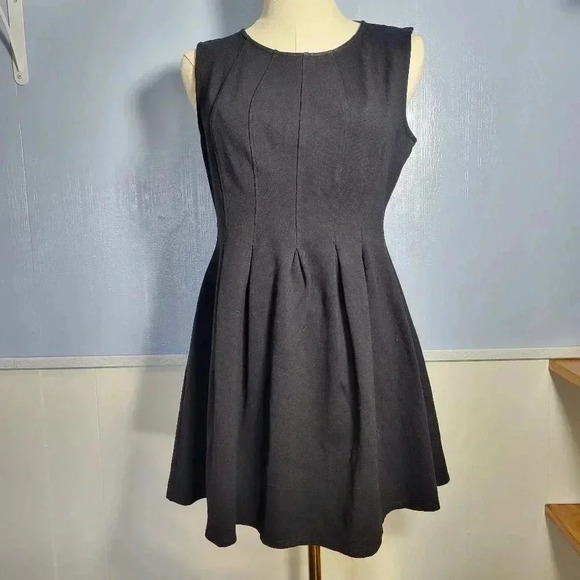 Monteau Large Classic Black Back Keyhole Lightly Pleated Sleeveless Summer Dress - Picture 1 of 9